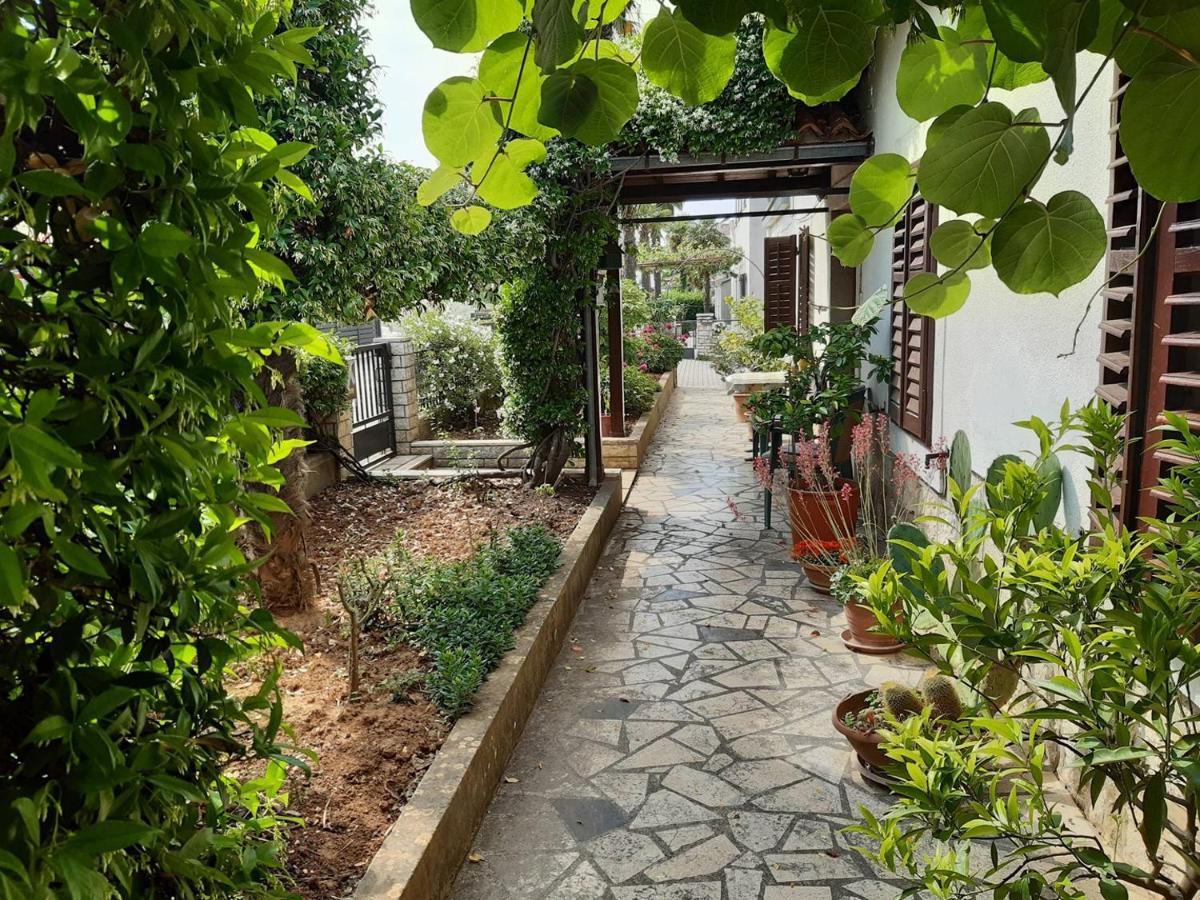 Anamarija Apartments Near The Beach And The Fantastic Adria Sea With Over 10 Small Islands Close By Funtana Exterior foto